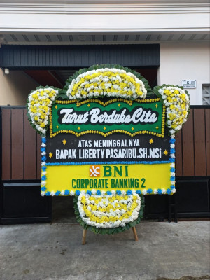 Papan Bunga Duka di Tanah Hitam