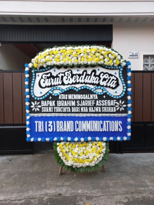 Papan Bunga Duka di Tanah Hitam